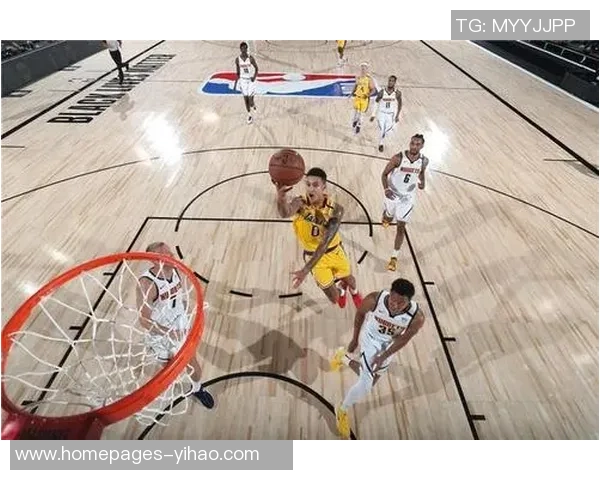 库兹马与戴维斯的对决谁能在赛场上更胜一筹引发球迷热议